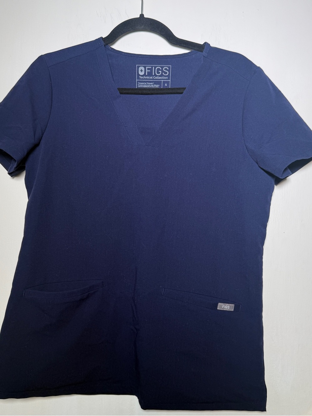 FIGS Womens Navy V-Neck Tech Scrubs Shirt Small